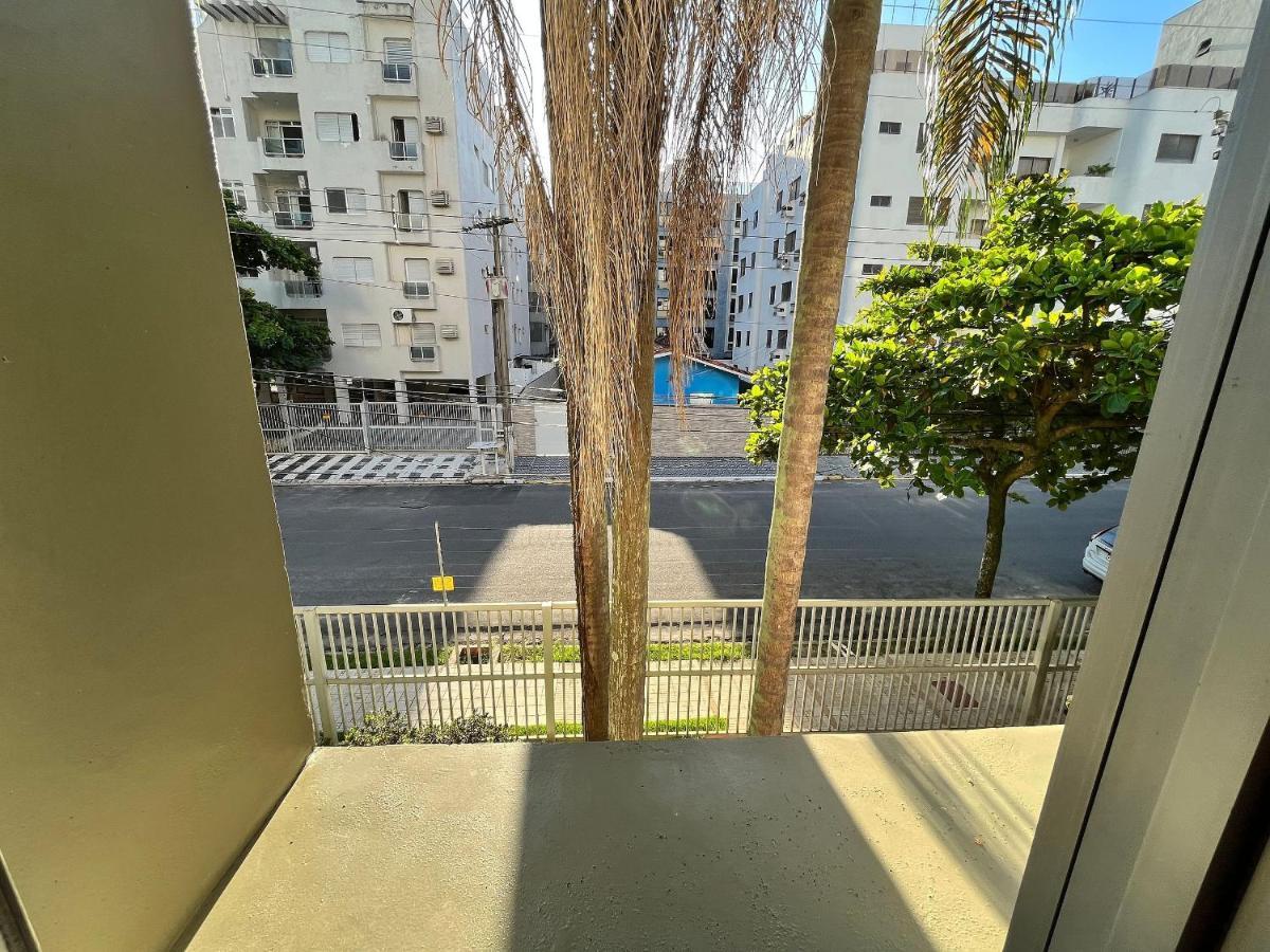 Super Aconchegante E Espacoso - Sacada Ampla E Perto Da Praia - Super Confortavel - Ap. 13 - Ed. Maison Du Parc Guarujá Buitenkant foto